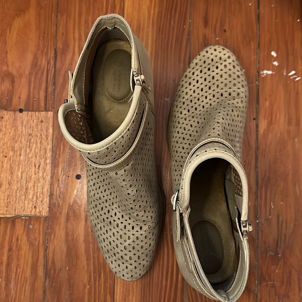 Tan Giana Bernini booties